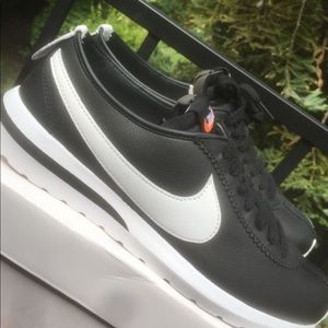 Nike Roshe Cortez Size 9